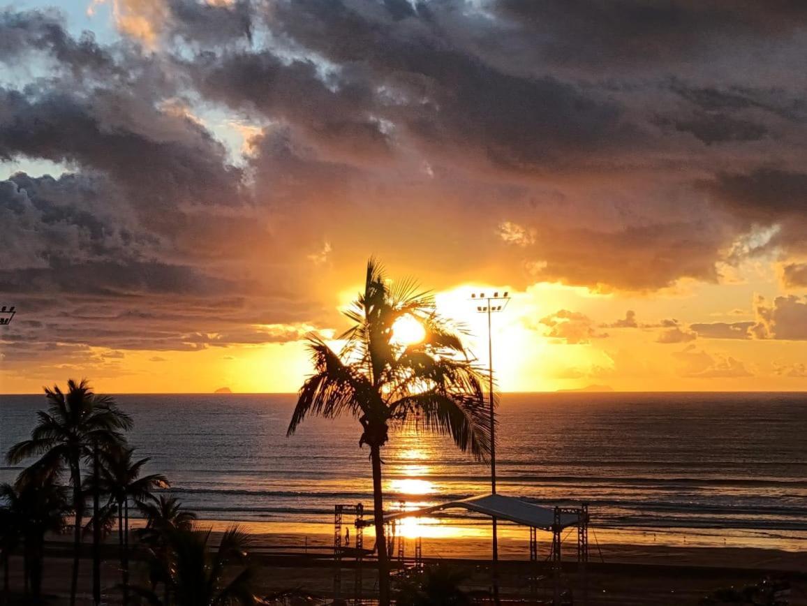 Apto Em Frente Ao Mar - Predio Redondo Peruibe Luaran gambar